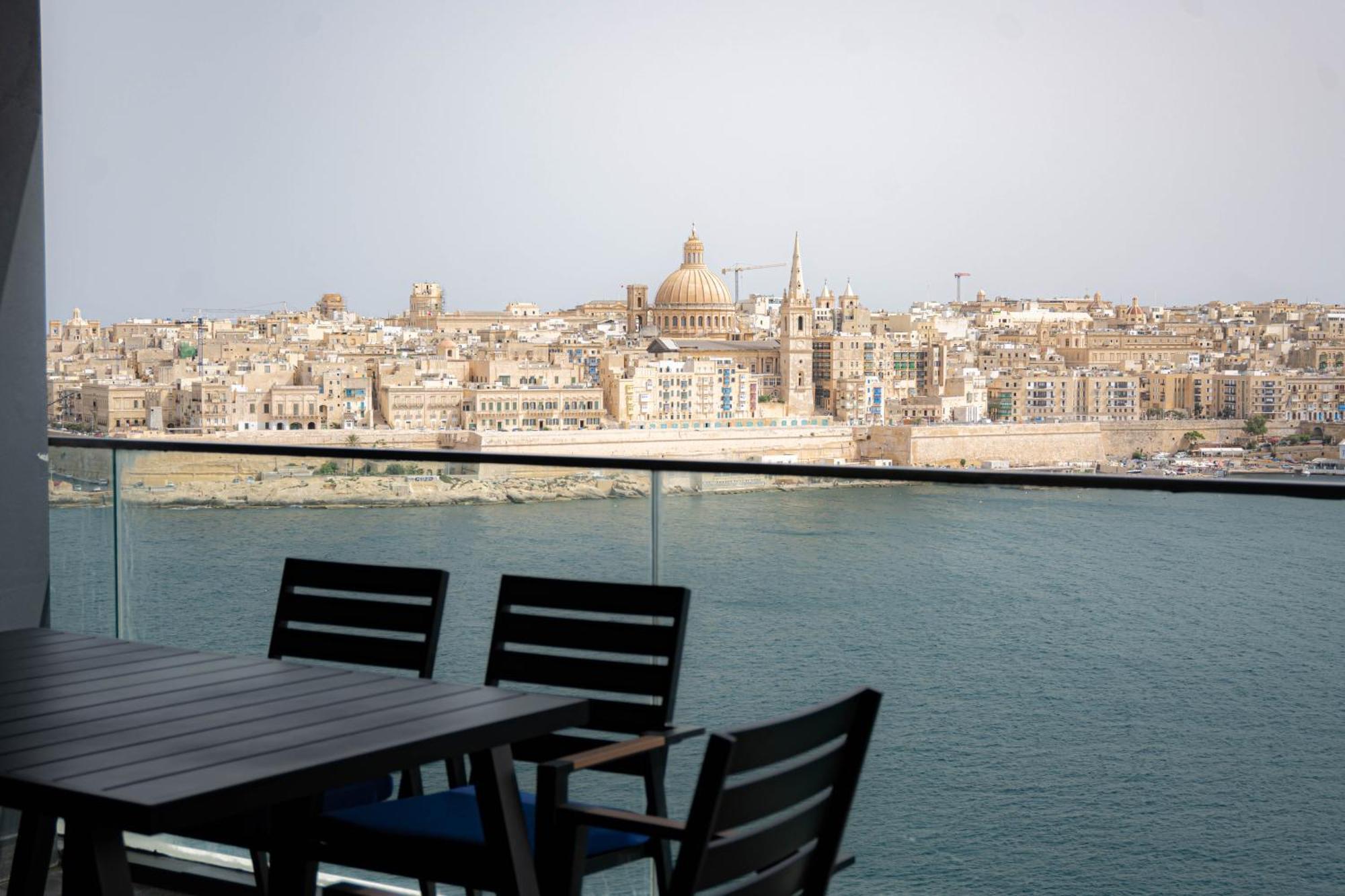 Best View Fortina Luxury Suites Слима Екстериор снимка